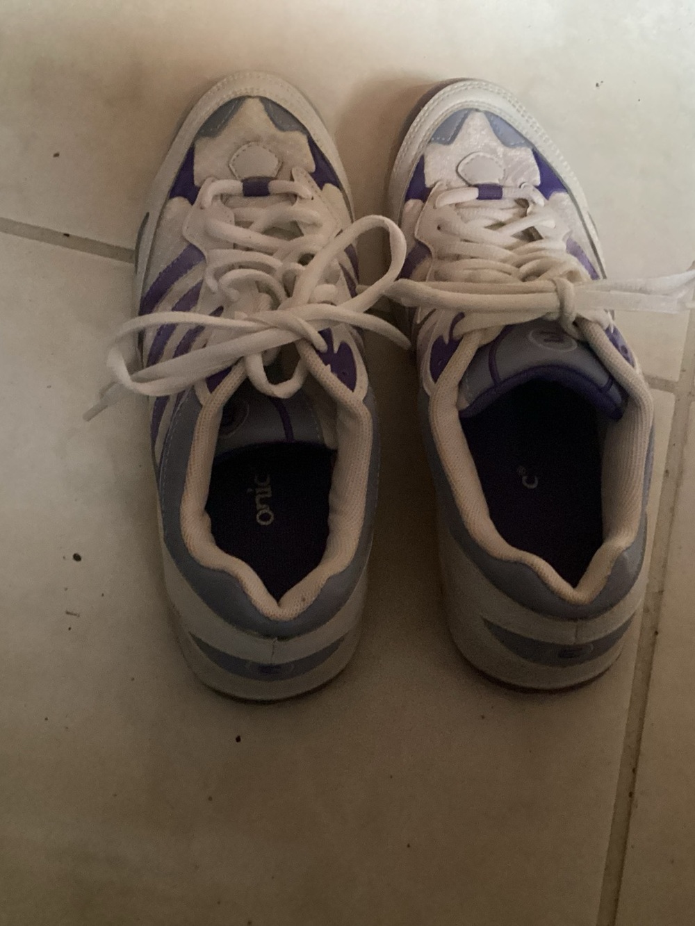 Women’s bowling shoes in lavender and White